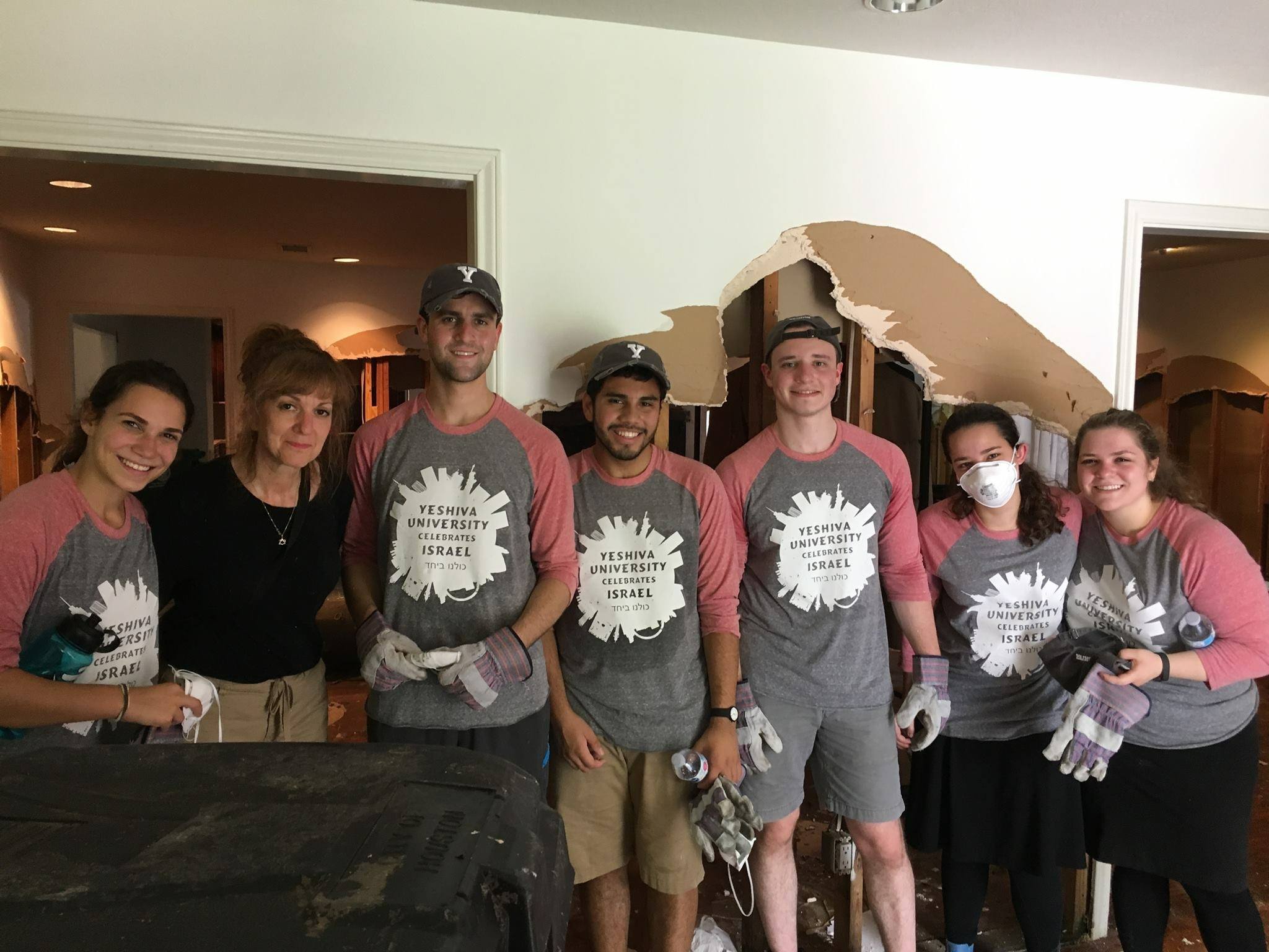Group of Students Head to Houston for Hurricane Relief Mission After Over 100 Volunteer Group of Students Head to Houston for Hurricane Relief Mission After Over 100 Volunteer