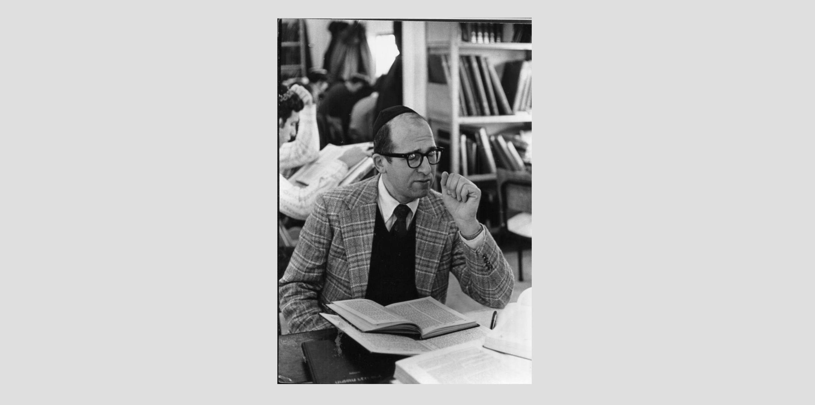 From the Archives (April 27, 1961; Volume 26 Issue 10) — A Consideration of Synthesis from a Torah Point of View From the Archives (April 27, 1961; Volume 26 Issue 10) — A Consideration of Synthesis from a Torah Point of View