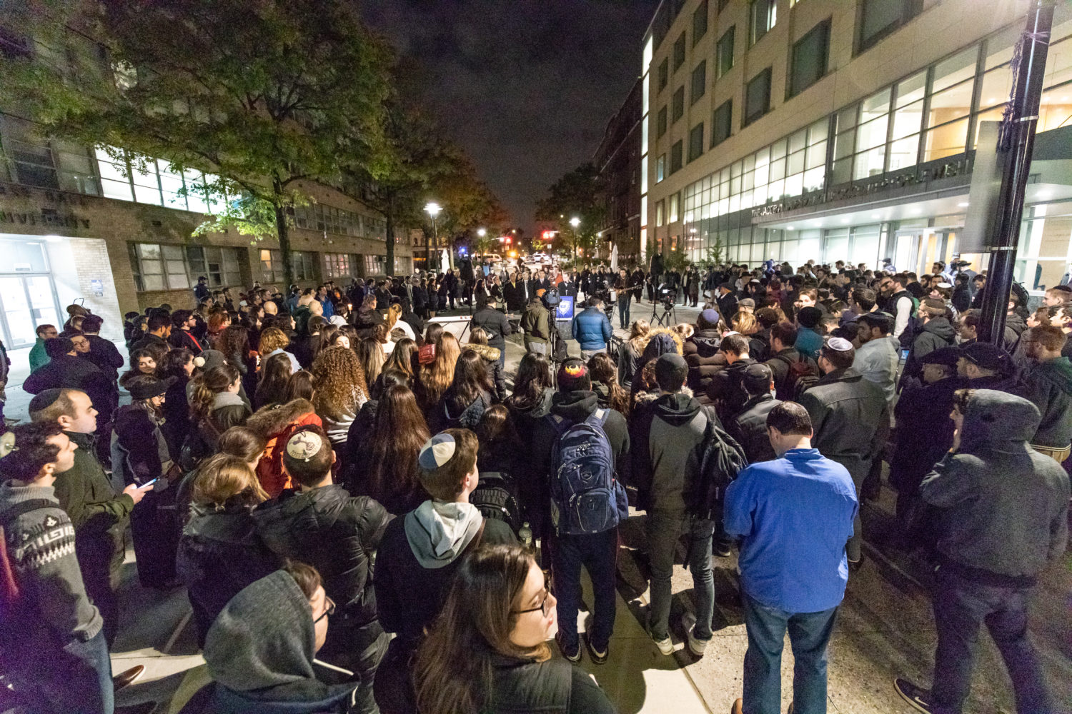 YU Community Hosts Vigil for Pittsburgh Massacre YU Community Hosts Vigil for Pittsburgh Massacre