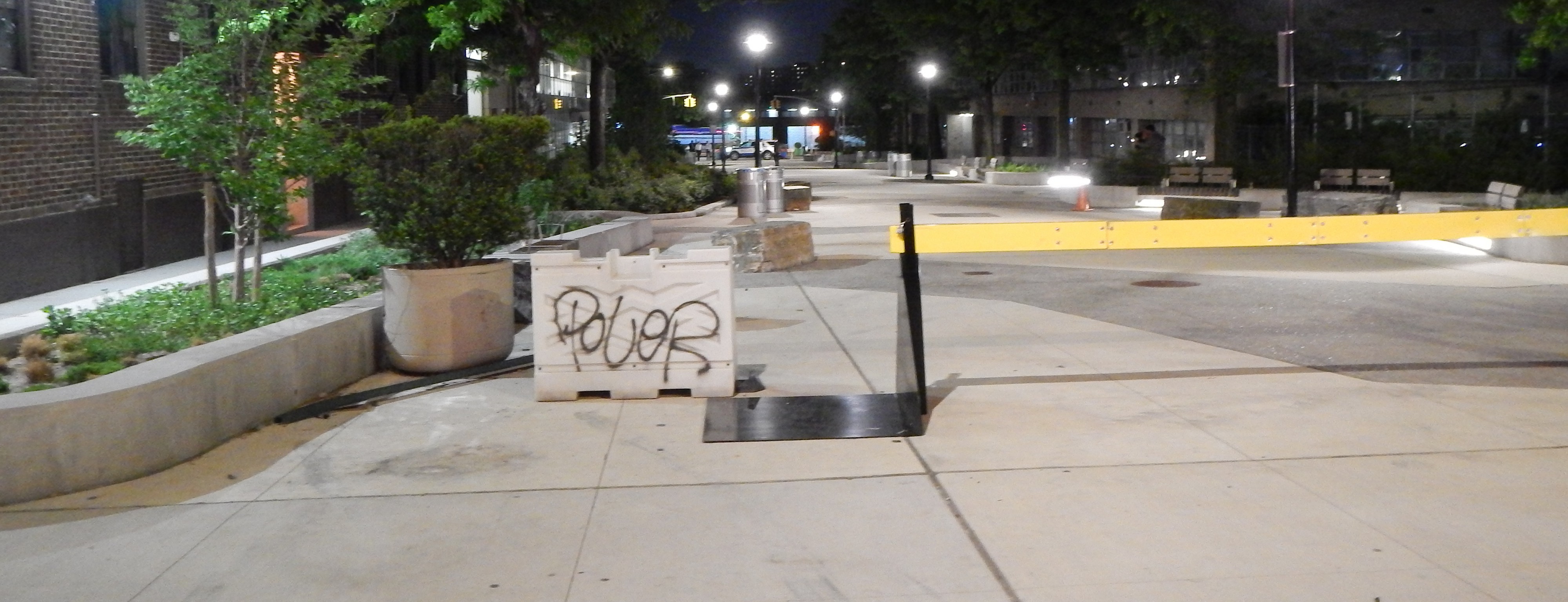 Drunk Driver Speeds Through 185th St. Pedestrian Plaza, No One Injured Drunk Driver Speeds Through 185th St. Pedestrian Plaza, No One Injured