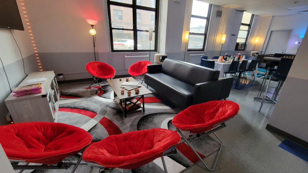 Residence Life Opens ‘Living Room,’ a Redesigned Lounge for Shabbat