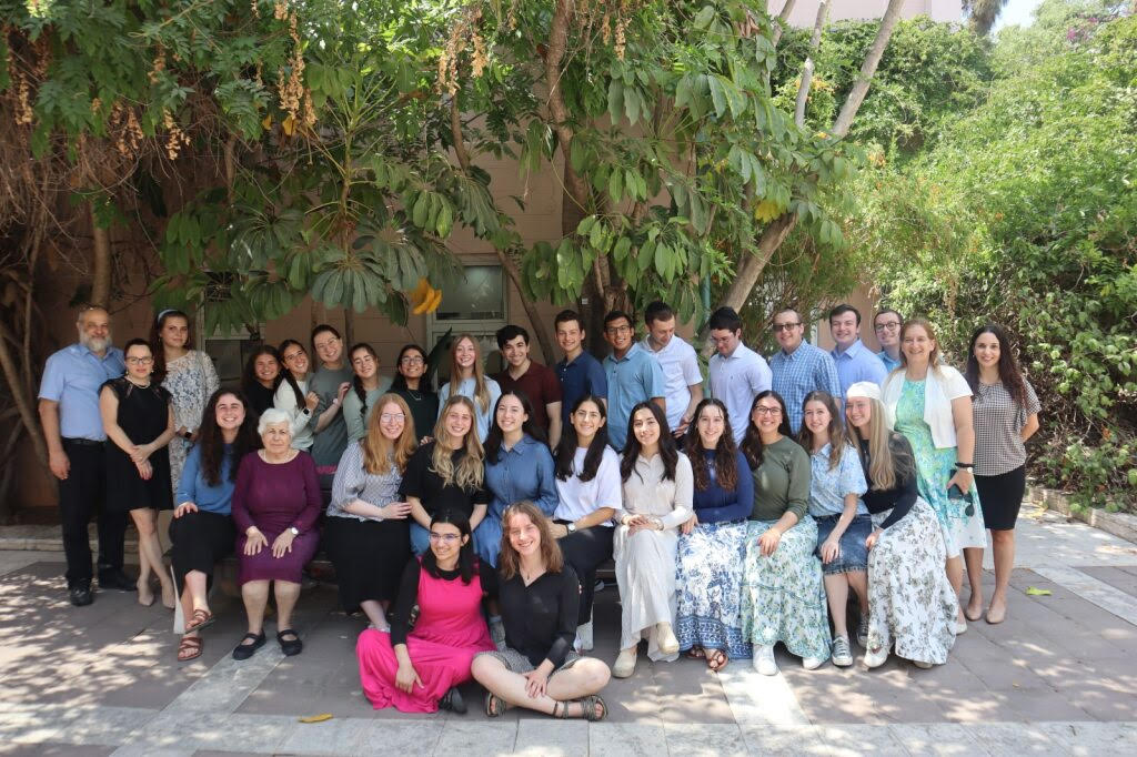 Despite War, YU Students Volunteer and Intern in Israel